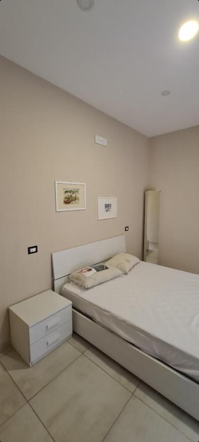 Garibaldi Room نابولي المظهر الخارجي الصورة